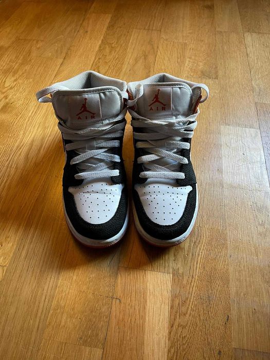 AIR JORDAN 1 MID "Basketball Blossom"