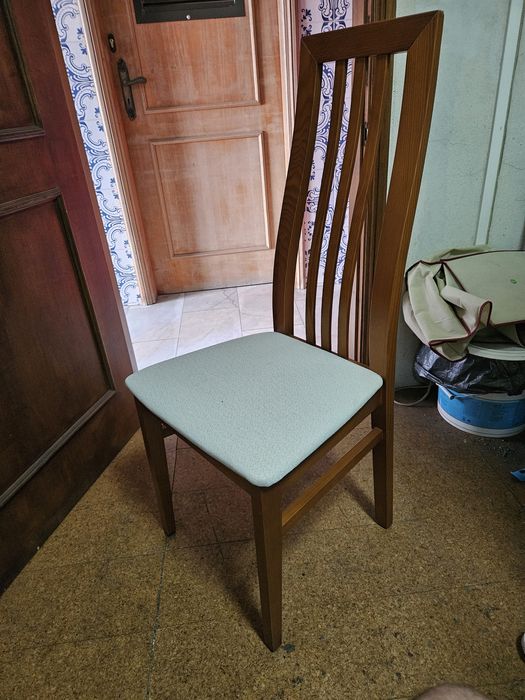 Conjunto de 6 cadeiras de madeira estofadas