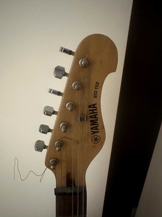 Guitarra Elétrica Yamaha EG112