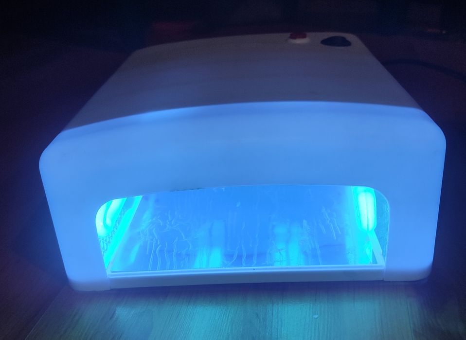 Lampa do paznokci hybrydowy