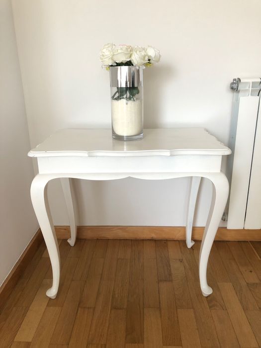 Mesa antiga estilo Queen Anne restaurada