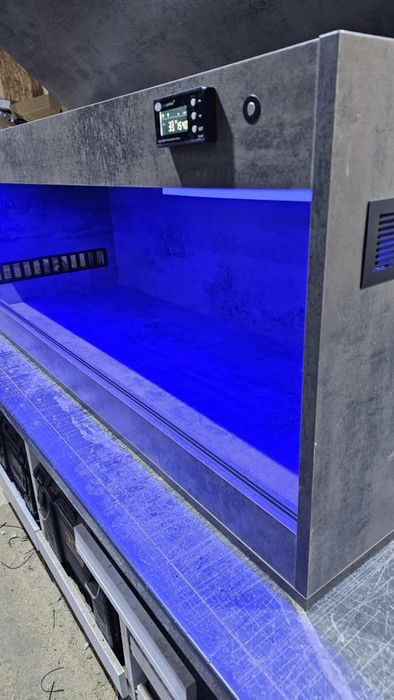 Na sprzedaż: Duże terrarium z komodą – idealne dla węża