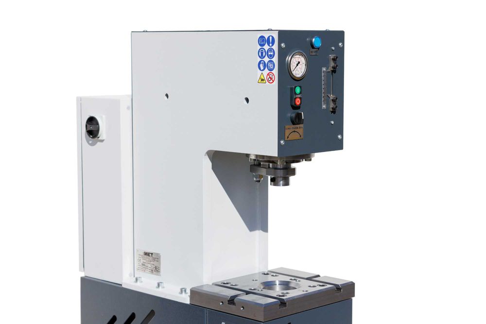 Prasa hydrauliczna uniwersalna WKR70H UltraPras