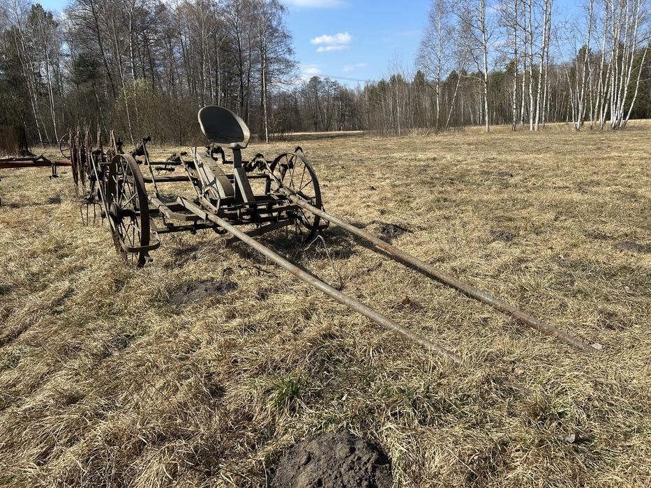 Przewracarka roztrząsarka widłowa do siana konna