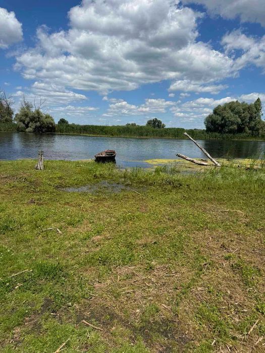 Продаж будинку біля річки та лісу