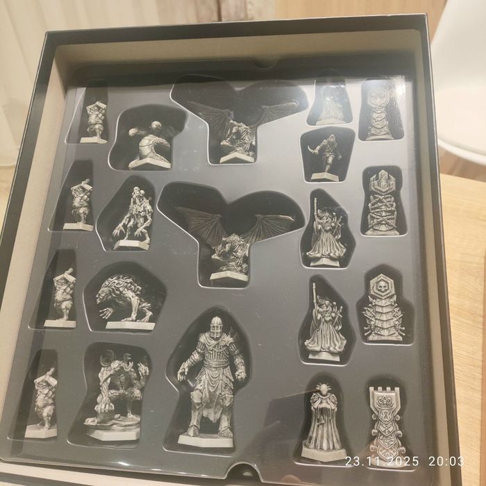 Настільна гра Ворота до темної  вежі з  доповненням «Альянси» та Dark