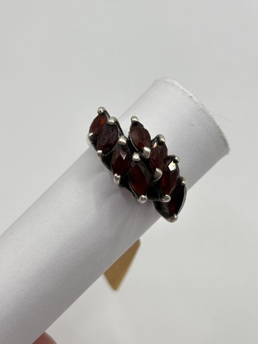 Pierścionek z granatami 1396