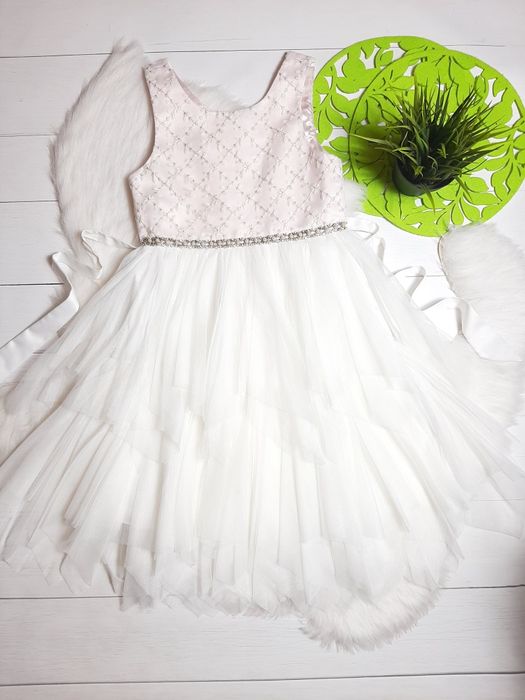 Неймовірна гарна пишна сукня з фатиновою спідничкою