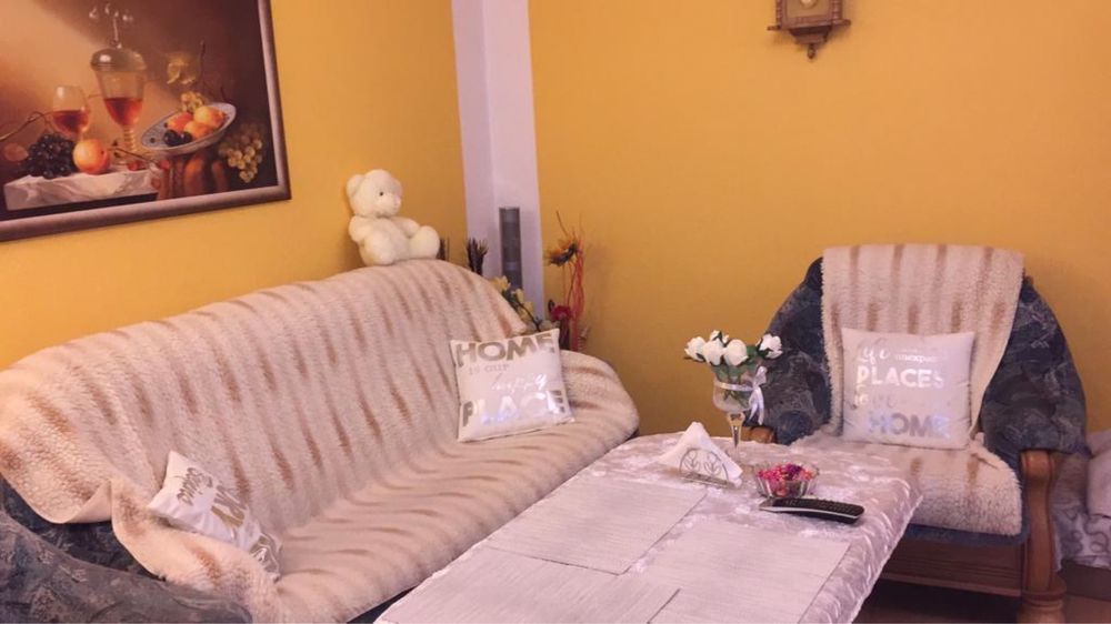 Zestaw Mebli Dębowych Witryna Kanapa i Fotele i Ława