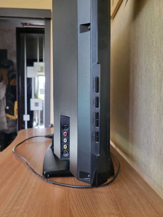 Телевізор LCD "Philips" 32 дюйми б\в. рамочний .