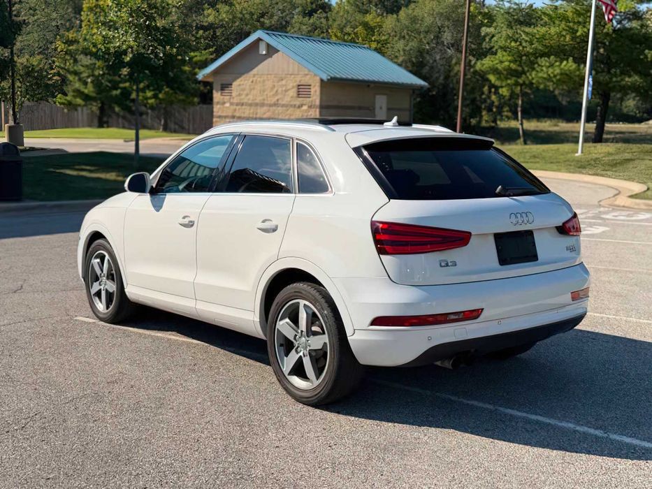 Audi Q3      2015