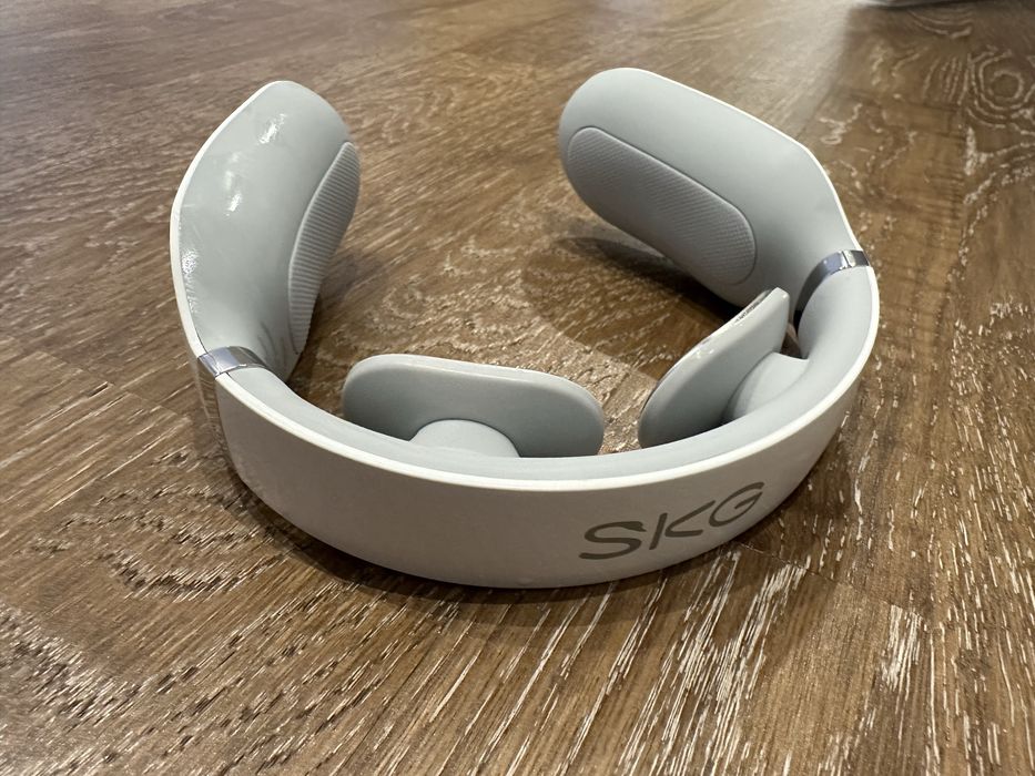 Масажер для шиї SKG