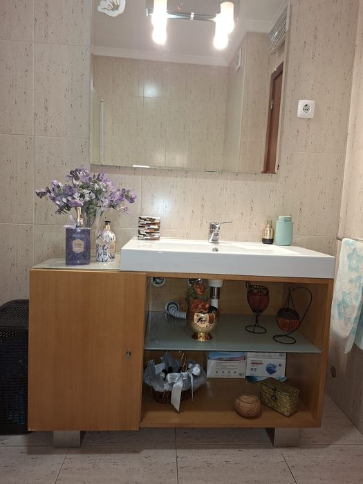 Móvel leva mãos de Casa de banho