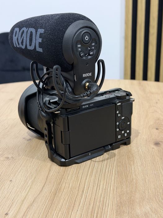 Zestaw Sony ZV-E10 + Sigma 16 mm f/1.4 + Rode Videomic Pro+