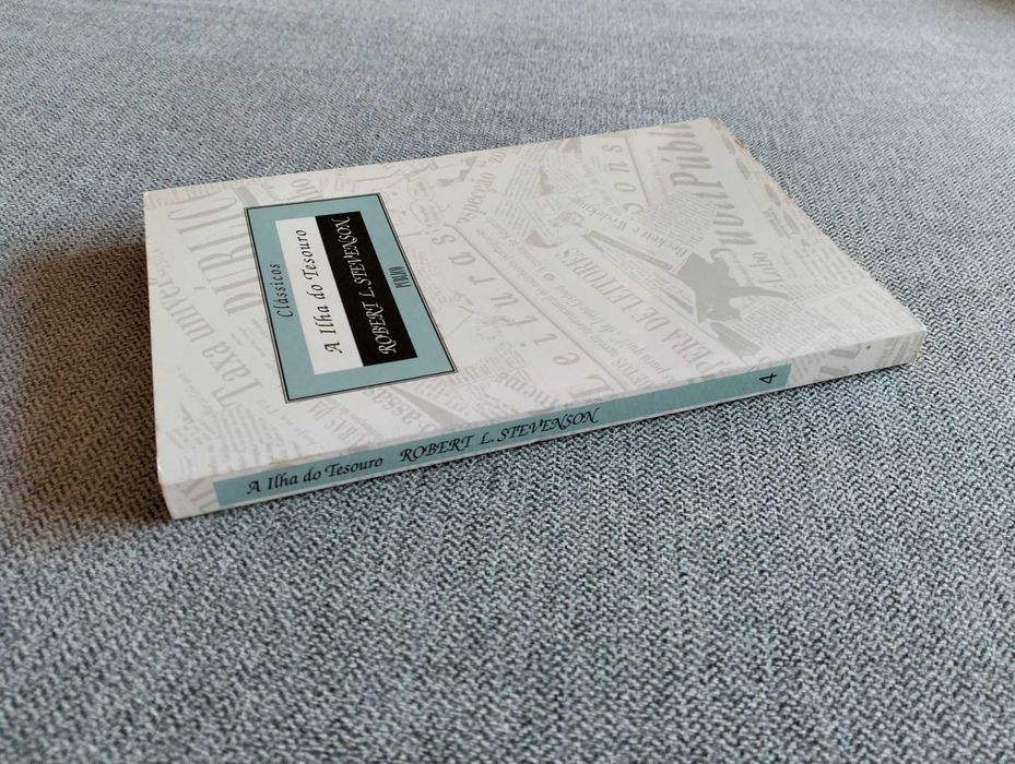 Livro "A ilha do tesouro" de Robert L. Stevenson