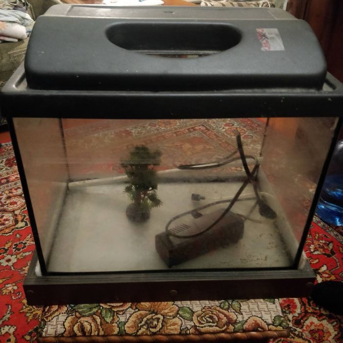Продам аквариум с подсветкой