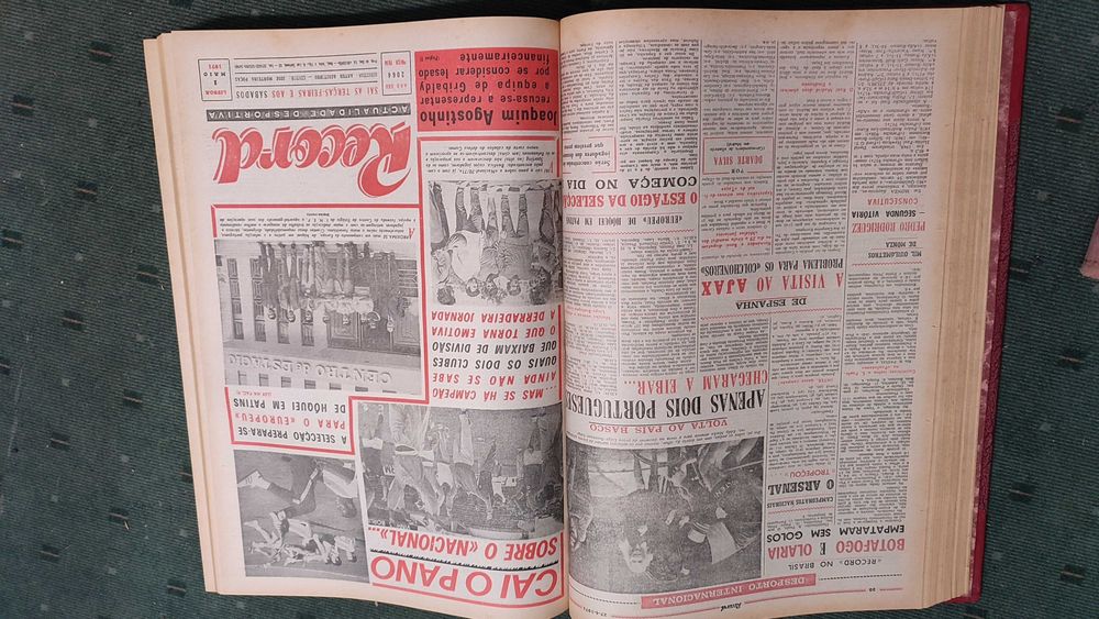 49 Jornais Record de 1971 encadernados num único volume