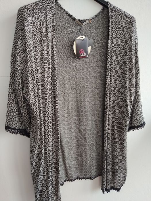 Casaco mesclado preto/branco com renda - Inside - Novo!