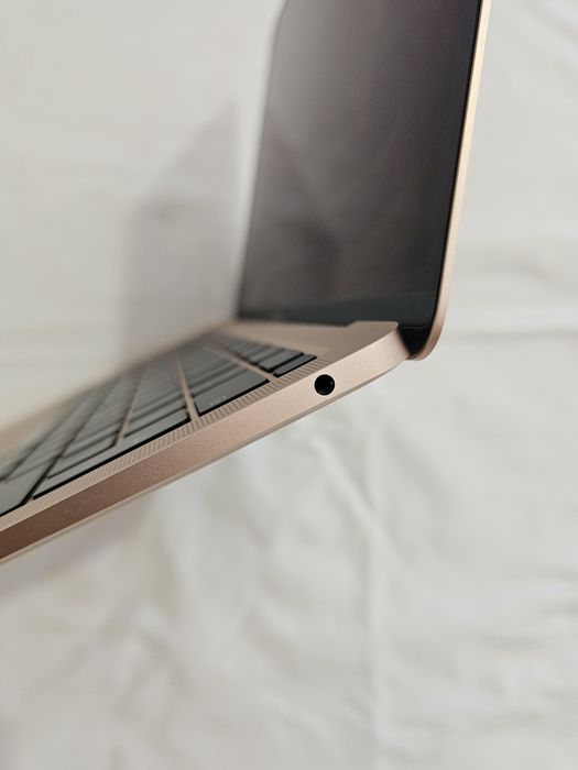 MacBook Air M1 2020 Dourado - 8GB 256GB