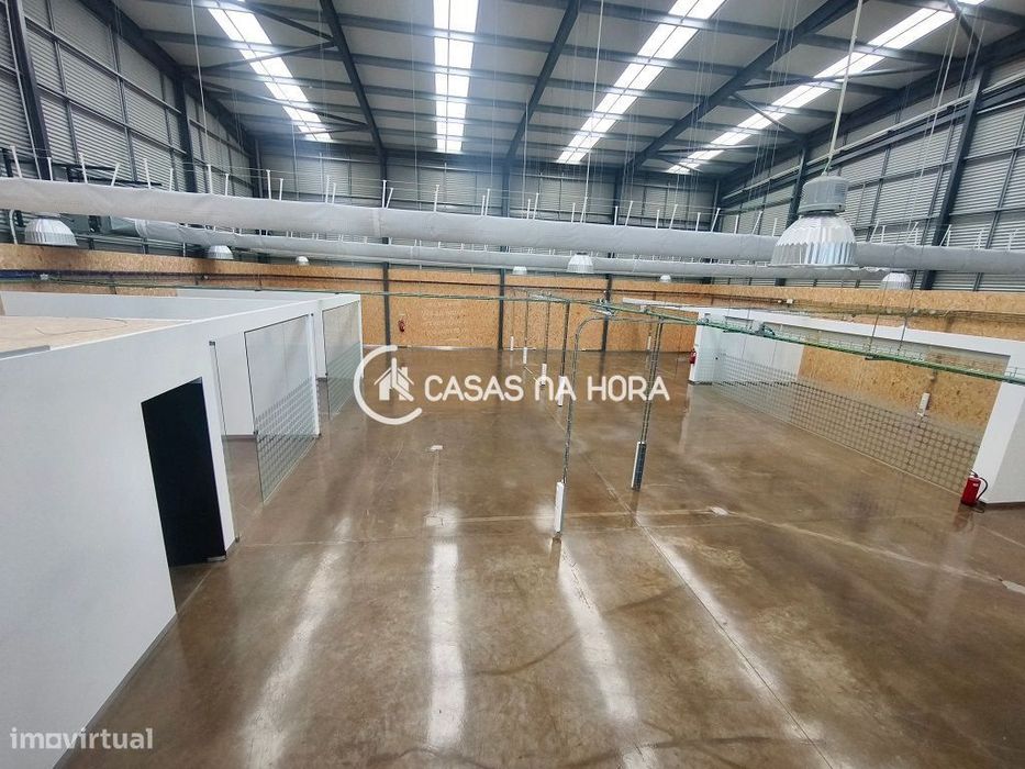 Excelente Pavilhão - 500M2 C/ Mezanine 80M2  Condominio Privado - R...