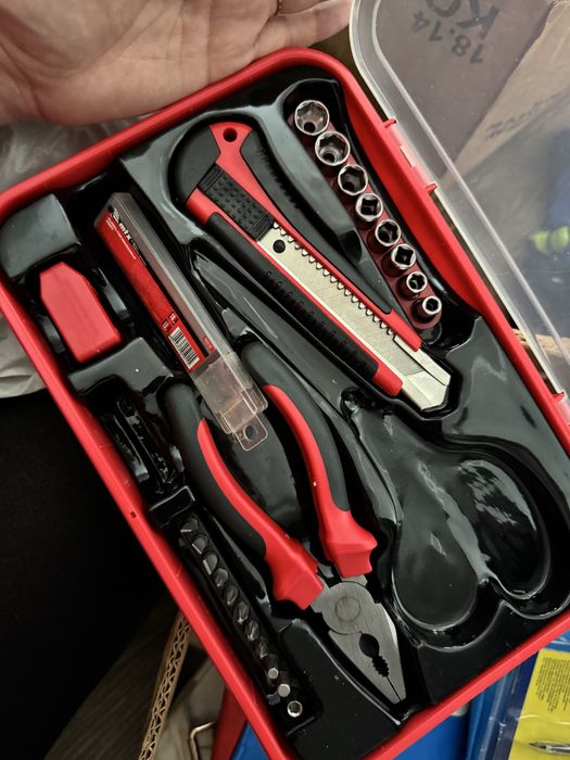 Два набори інструментів. Комплект. Набір.