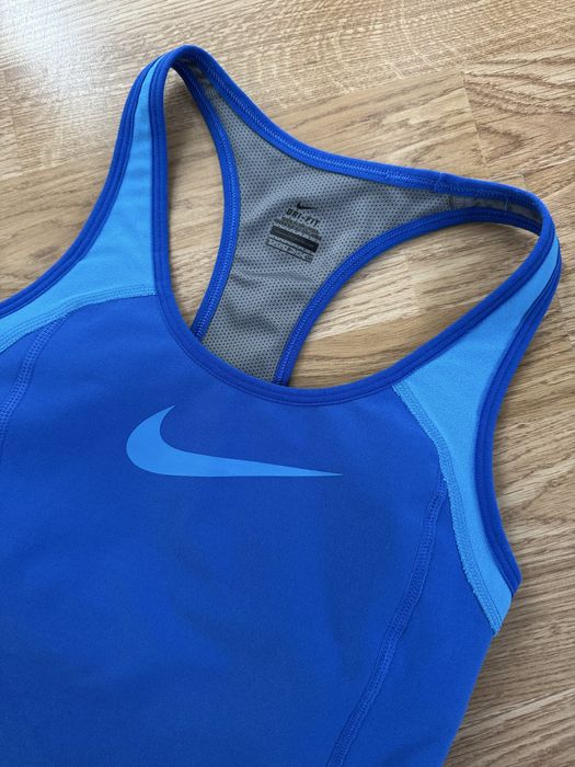 Спортивна майка Nike S розмір