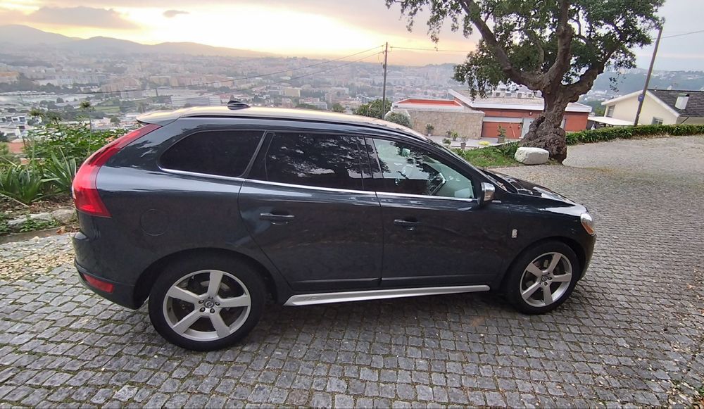 Volvo XC 60 R-DESIGN versão 85 anos