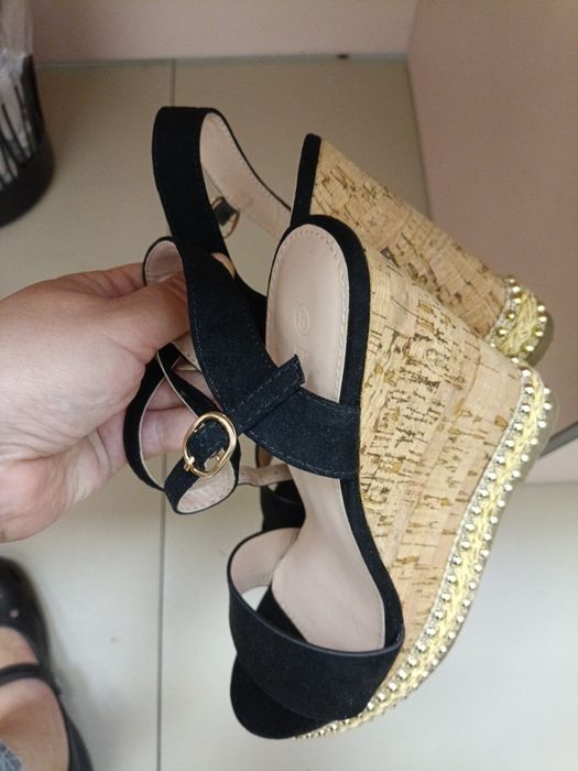 Boohoo,нові жіночі босоніжки на танкетці р.38