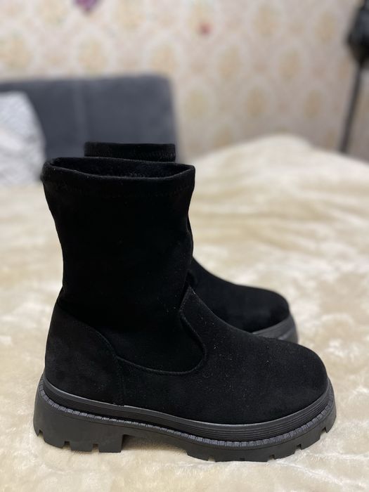 Продам женские ботинки