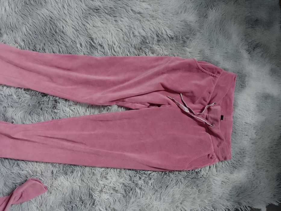 Piękny różowy dres