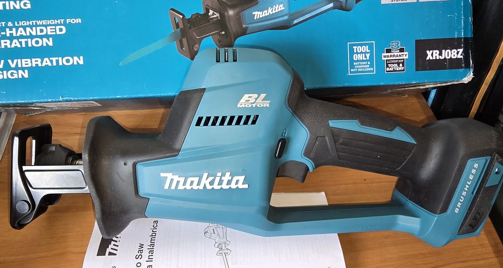 Makita XRJ08Z  сабильна пила макіта оригінал із США