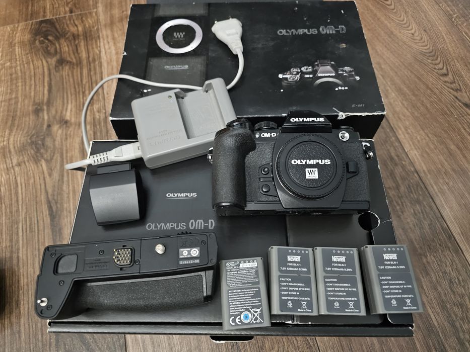 Olympus OMD EM1 komplet 4 baterie stan bdb