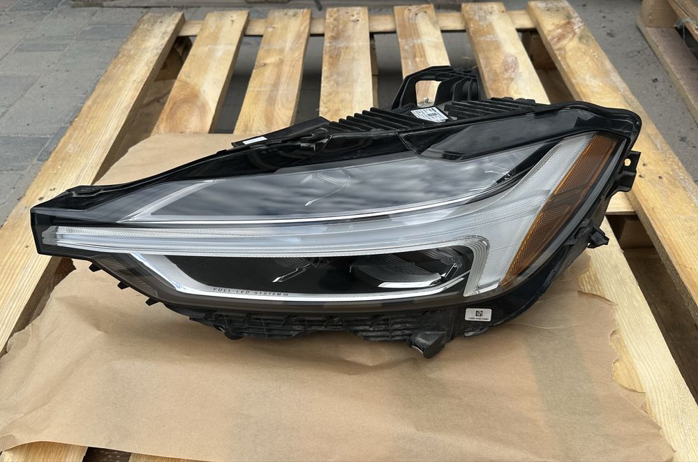 Оригінальна фара Volvo XC60 (ІІ) Mid LED, ліва, ідеальний стан