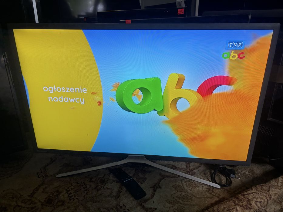 Telewizor LED Samsung 32 cale ze Smartem w dekoderem DVBT2