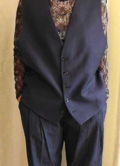 Мужской жилет новый с бирками.
Очень качественная ткань.