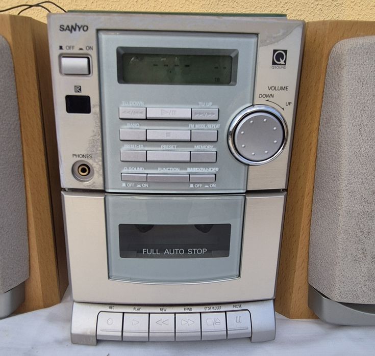 Aparelhagem Sanyo + Colunas Sanyo 2.0