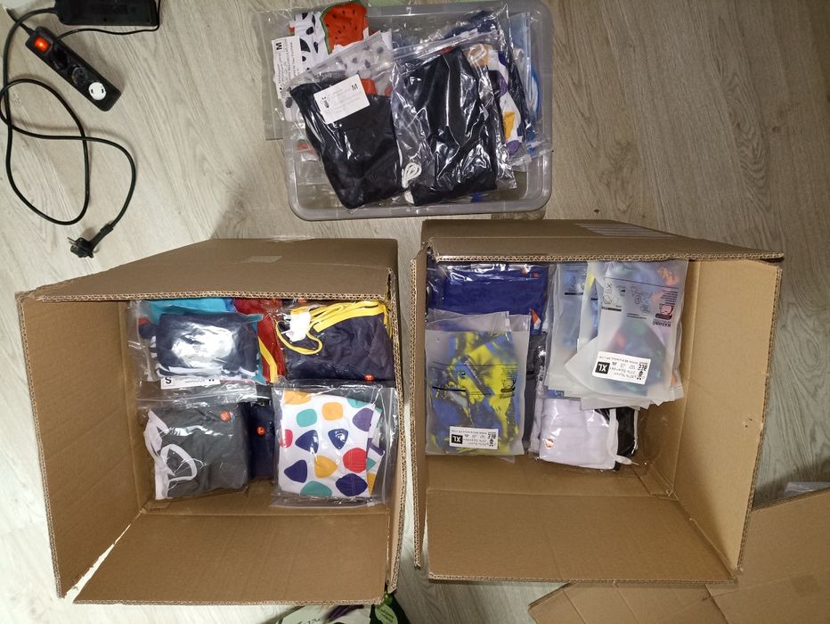 Lote de 240unidades de roupa de banho masculino