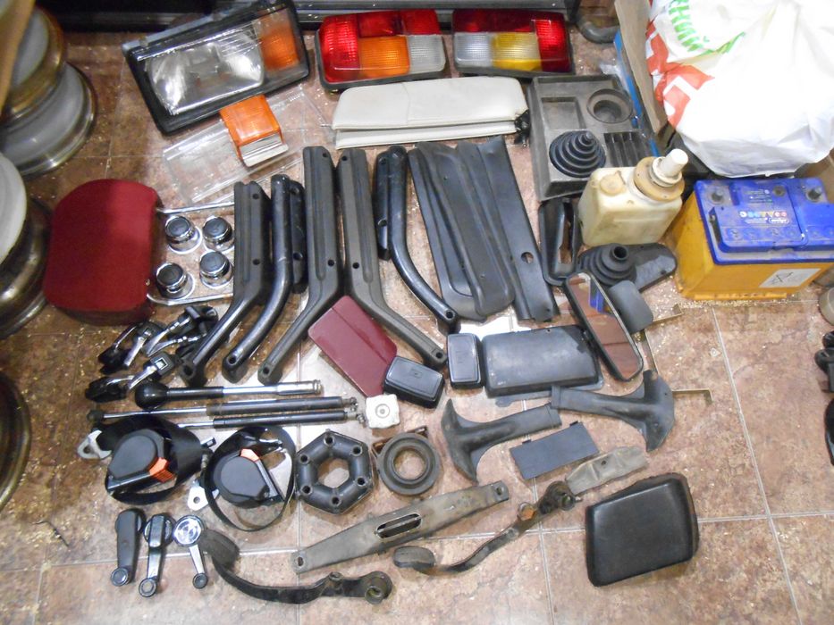 Запчастини пластик салону  ваз 2104