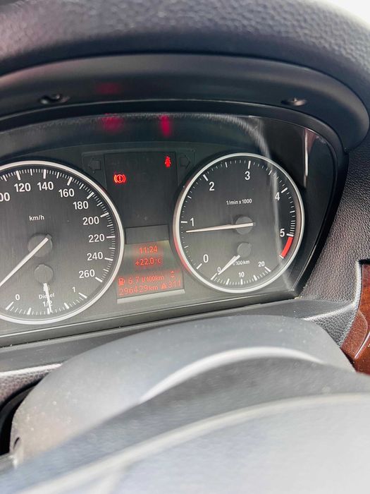 BMW 318 LCI 2011