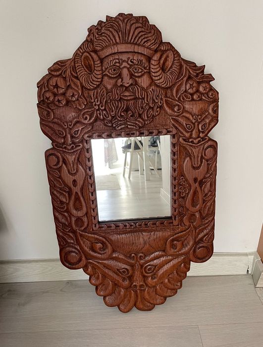 Rama rzeźbiona dębowa w stylu renesansu .