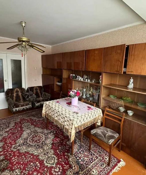 Продам двокімнатну квартиру на Соборній