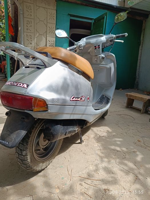 Скутер мопед Honda Lead
