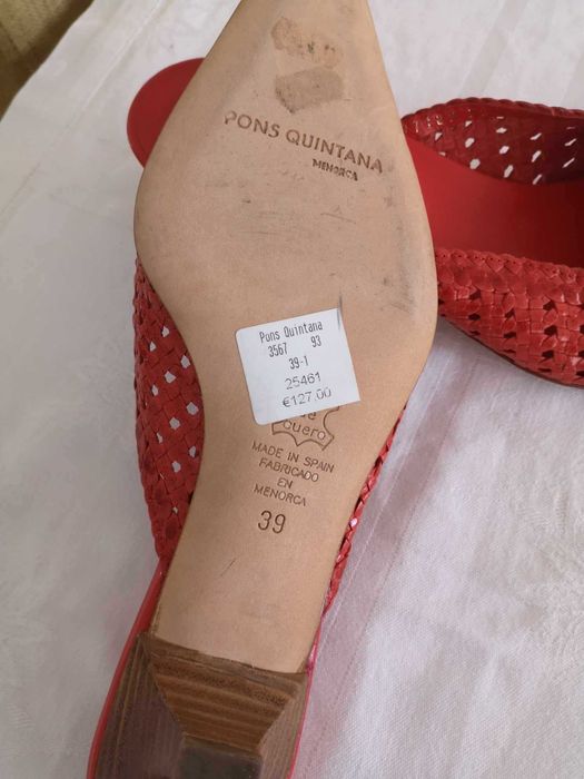 Mules novas vermelhas 39 em pele.