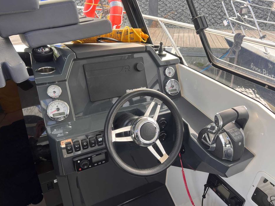 Jacht motorowy Parker Explorer 920 Max