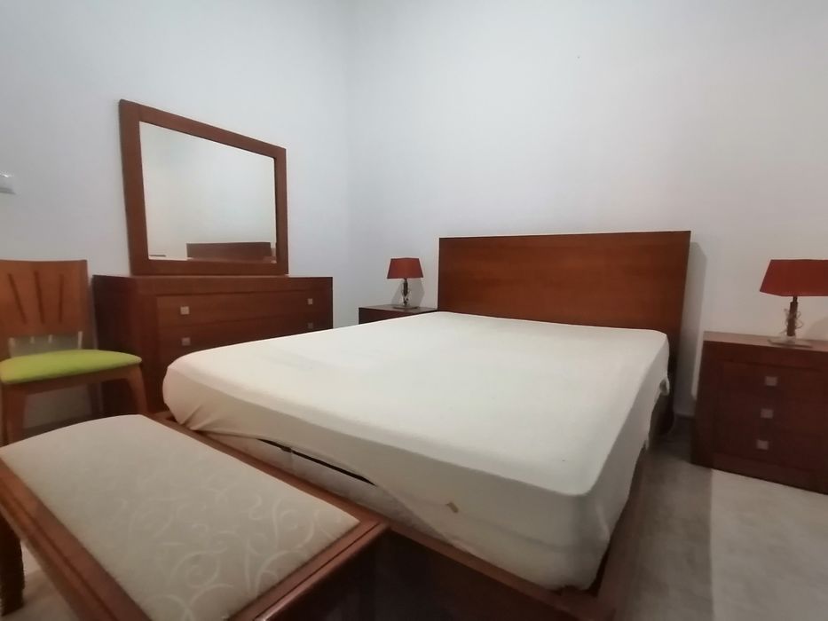 Quarto de casal em cerejeira.