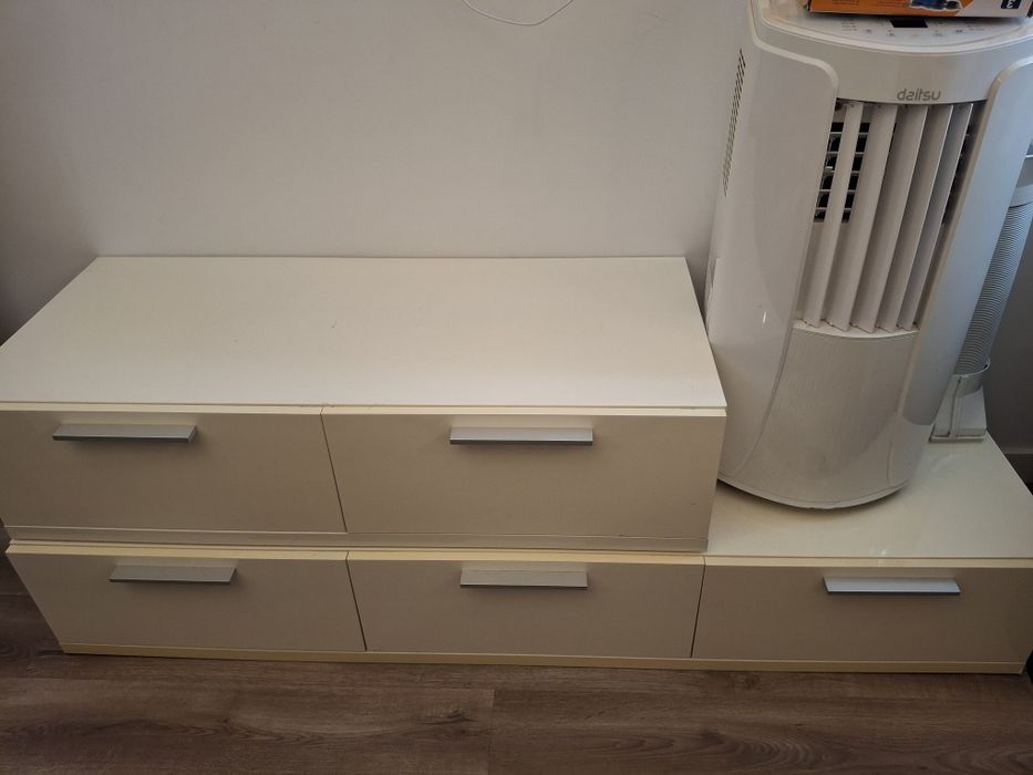 Vendo móvel de 2 módulos

2 módulos para suporte de tv com 5 ga