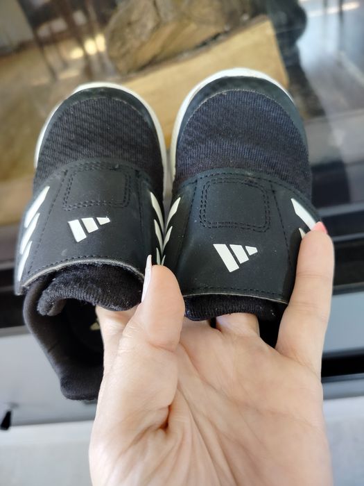 Adidas buty chłopięce r21