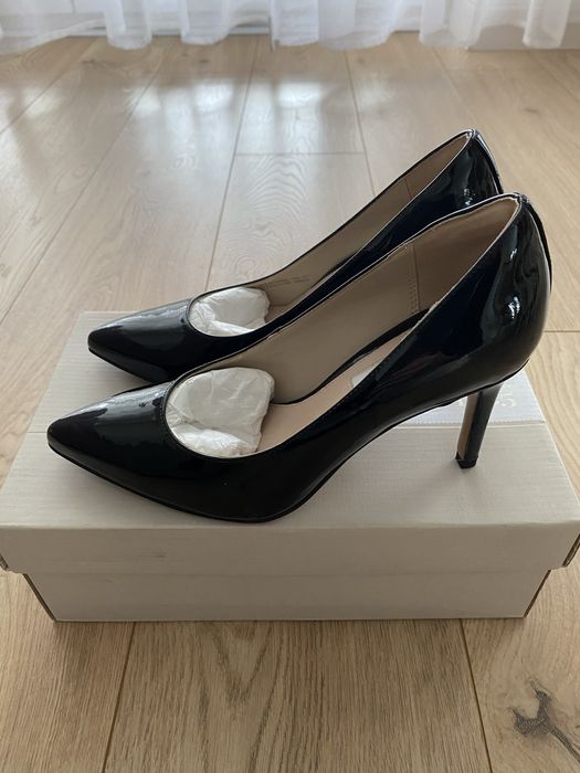 Czarne szpilki Clarks stan idealny.