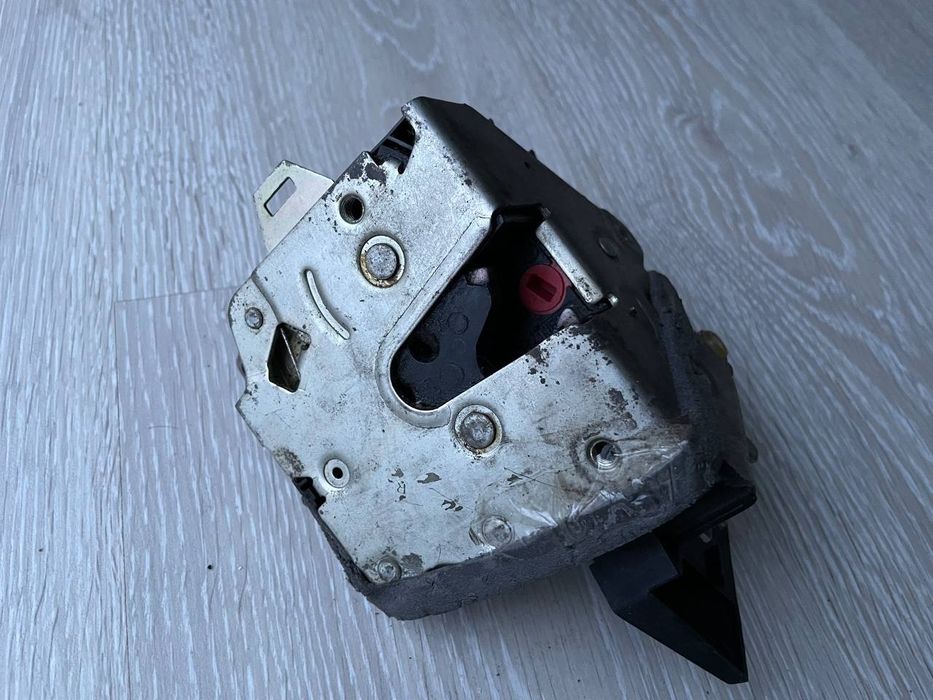 Замок двери багажника BMW E38 7-Series бмв Е34 Е38 механизм защелка