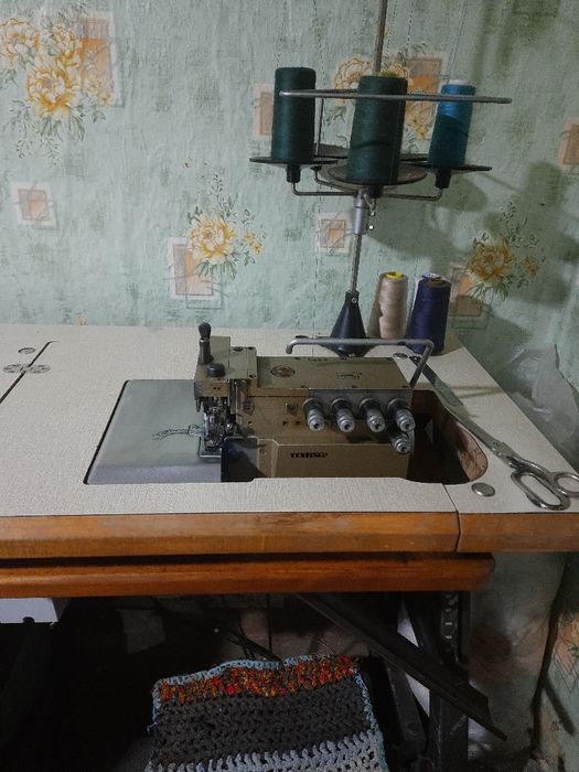 ПРОДАЮ 5 ниточный оверлок TEXTIMA.
